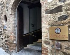 L'ingresso della sede del Consorzio del Vino Brunello di Montalcino