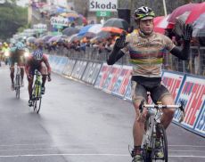 Cadel Evans vinse la tappa del Giro d'Italia 2010 con arrivo a Montalcino