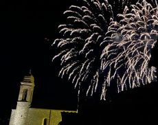 Fuochi d'artificio a Montalcino a conclusione delle celebrazione per l'8 maggio