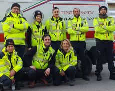 Il personale sanitario toscano partito per il terremoto. Sara è la prima in basso a destra (foto pubblicata da Eugenio Giani su Facebook)