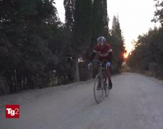 La strada bianca di Castiglion del Bosco nel servizio del Tg2 sull'Eroica 