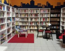Piccola biblioteca di Torrenieri (foto Proloco Torrenieri) 