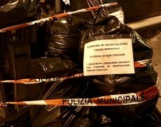 I sacchi di Via Boldrini 'sequestrati' dalla Polizia Municipale