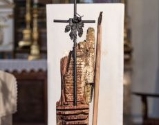 La Croce del Giubileo della Misericordia firmata e benedetta da Papa Francesco
