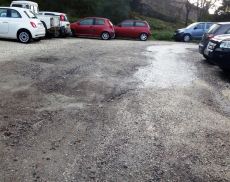 La parte sterrata del parcheggio Spuntone