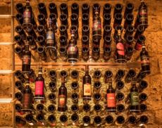 Le bottiglie di Donatella Cinelli Colombini all'Hotel Continental di Siena