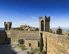 Una veduta dell’interno della Fortezza di Montalcino