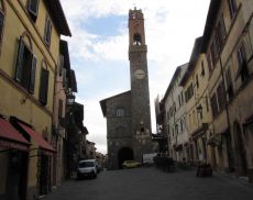 La Piazza del Ppolo deserta 