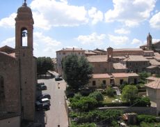 La chiesa di Sant'Agostino e il Duomo di Montalcino