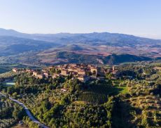 Una panoramica bellissima di Montalcino