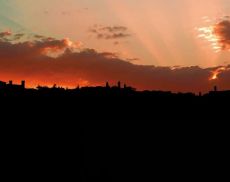 Skyline di Montalcino al tramonto