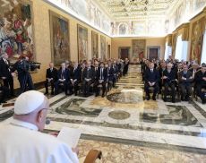 Il Papa incontra il mondo del vino. Credit: Vatican Media/Veronafiere