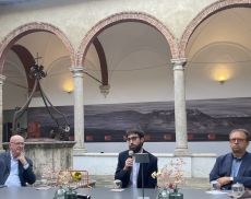 Filippo Ribani e ai lati Alfio Cortonesi (sx) e Massimo Montanari (dx) 