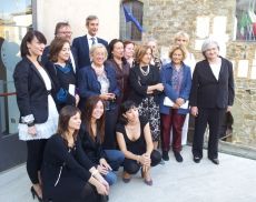 La giuria e i vincitori del Premio Prime Donne 2012 fuori dal Teatro degli Astrusi