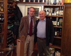 Luca Cordero di Montezemolo nei locali della Fiaschetteria Italiana con il proprietario Franco Pazzaglia