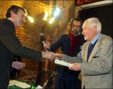 Giulio Gambelli premiazione Camera di Commercio 2002