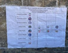 Manifesto della Camera dei Deputati 2022 affisso a Montalcino