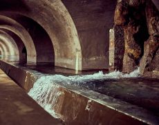 L’acqua surgiva che sgorga dalla roccia (foto by Archivio fotografico Parco Vivo)