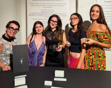 Violante Gardini Cinelli Colombini e le 4 giovani orafe del Lao, con le loro opere