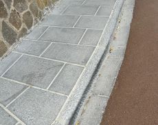 Il marciapiede in Viale della Libertà e la riasfaltatura della zona vicino alla Fortezza di Montalcino